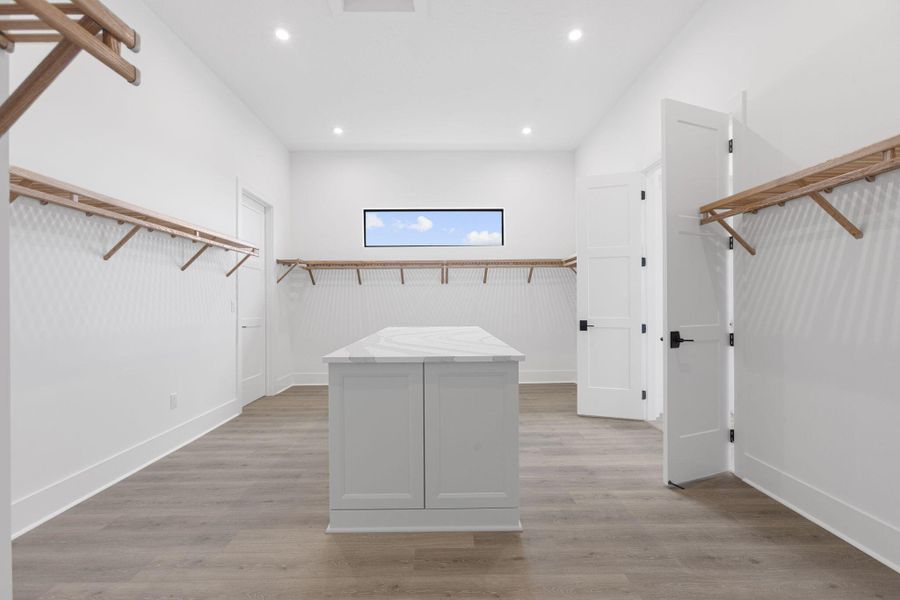 Spacious, unfurnished interior of a new home in Astor Creek Golf & Country Club, Port St. Lucie (Image 19).