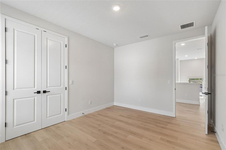 Spacious, unfurnished interior of a new home in , Tampa (Image 40).