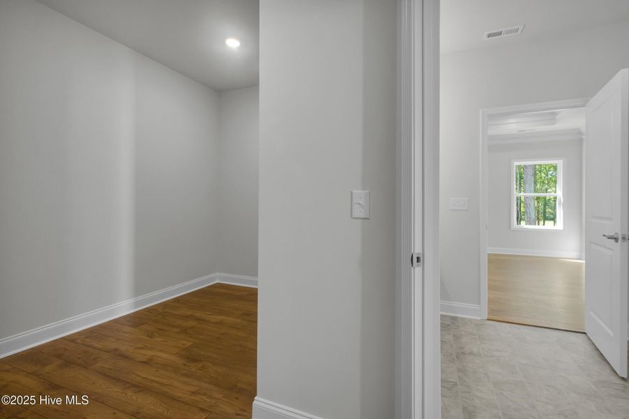 Spacious, unfurnished interior of a new home in Fairfield Harbour, New Bern (Image 20).