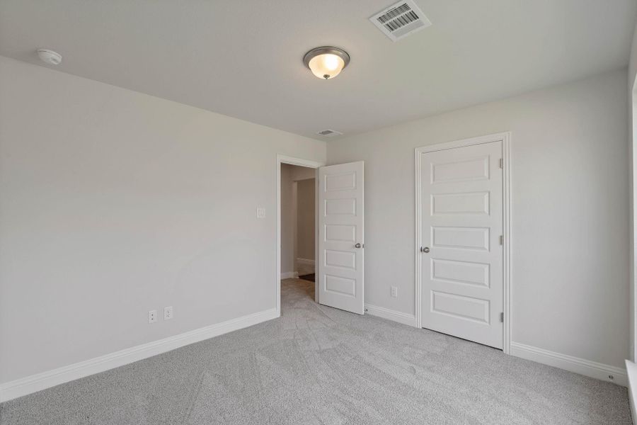 Spacious, unfurnished interior of a new home in Grand Oaks Reserve, Cleveland (Image 14).
