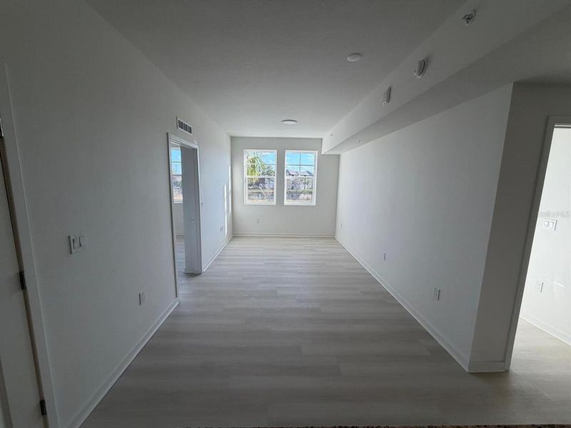 Spacious, unfurnished interior of a new home in , Orlando (Image 8).