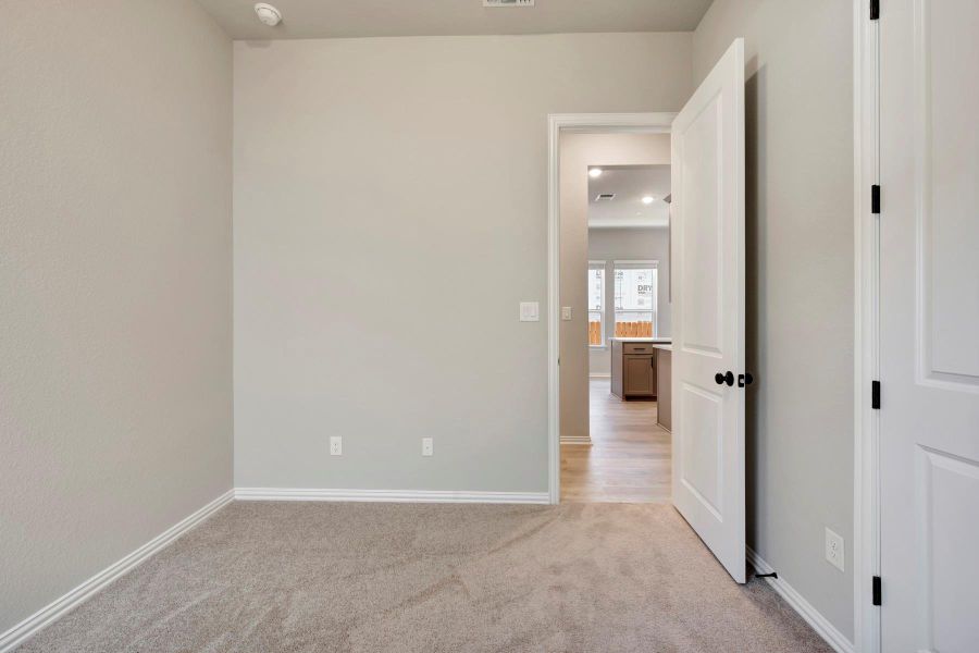 Spacious, unfurnished interior of a new home in Heritage, Dripping Springs (Image 36).
