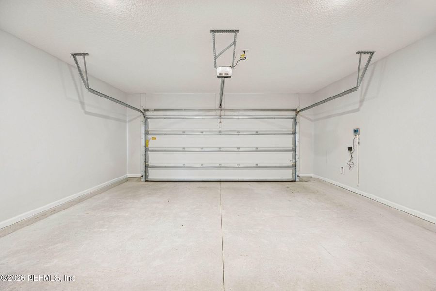 Spacious, unfurnished interior of a new home in Weston Woods, Jacksonville (Image 12).