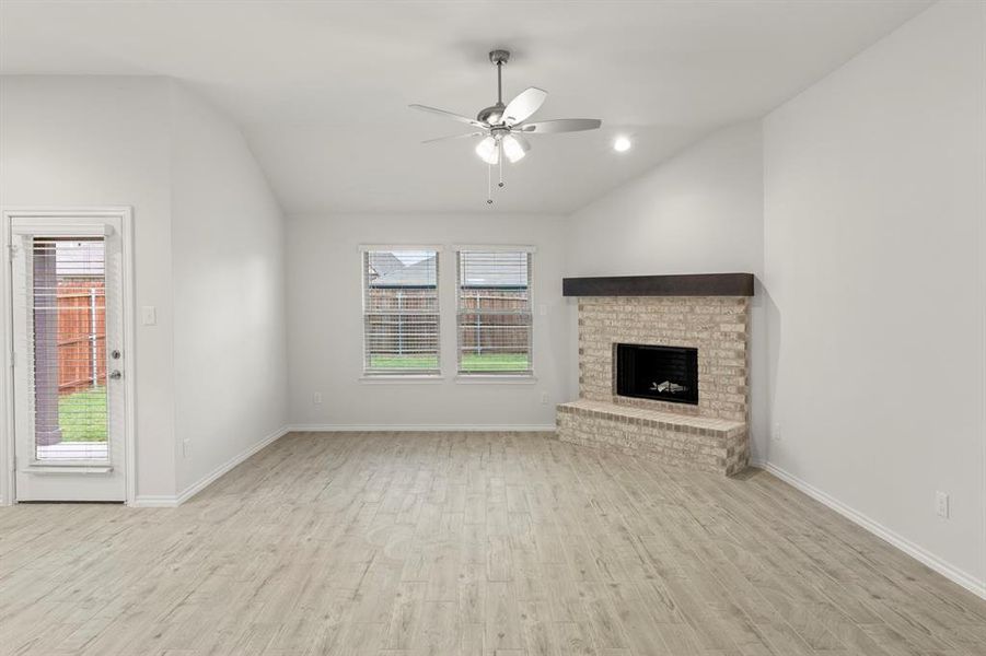 15. 3253 Mercer - Family