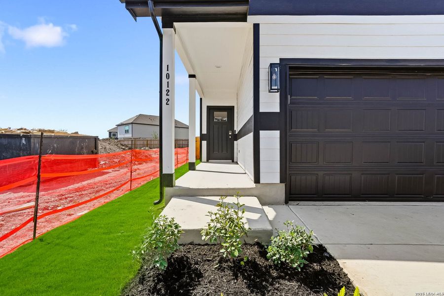 Exterior details and patio area of a home in Melissa Ranch, San Antonio (Image 16).