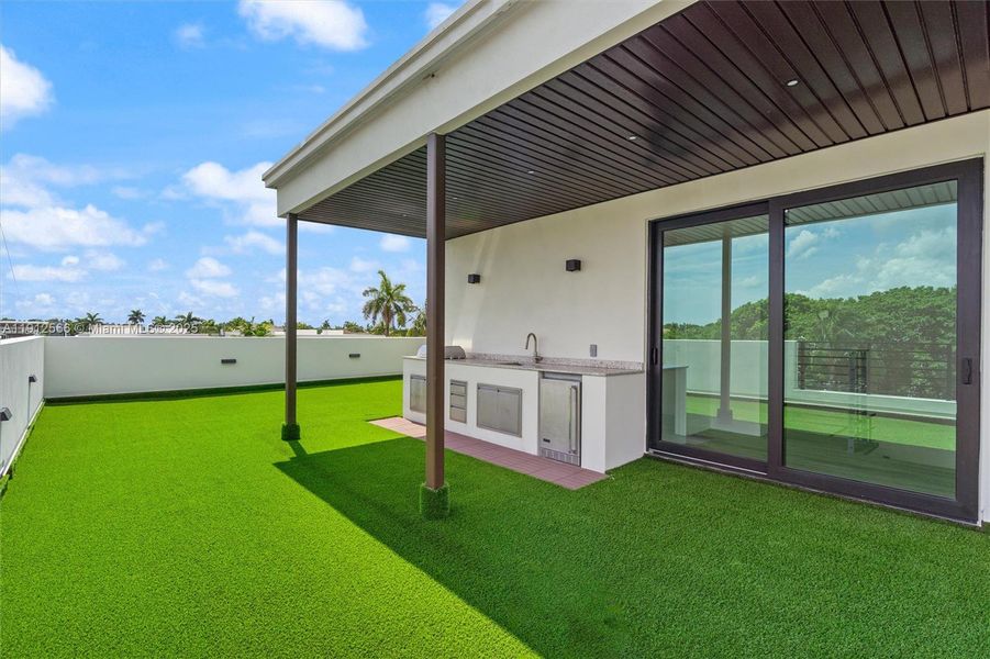 Exterior details and patio area of a home in , Fort Lauderdale (Image 21).