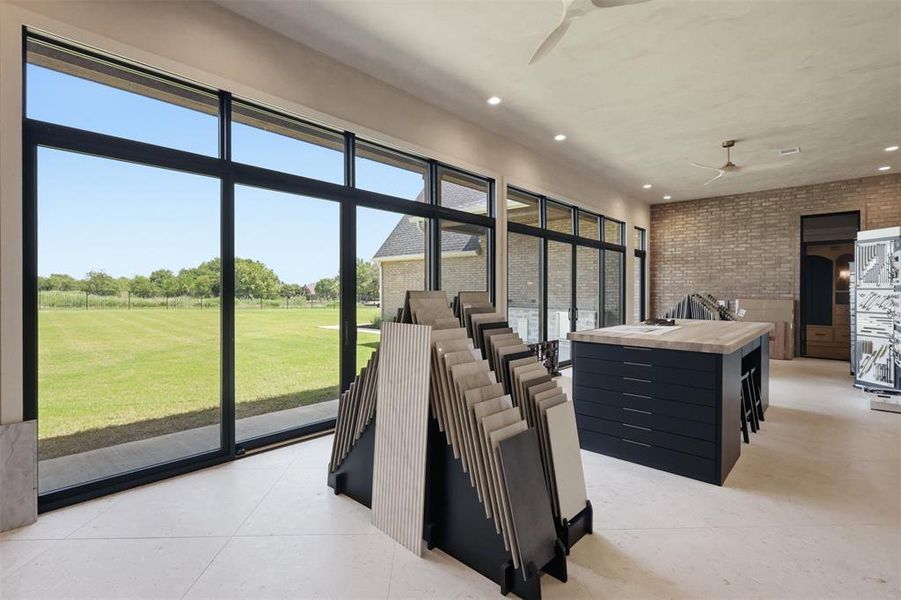 Enclosed porch / game room Enclosed porch / game room