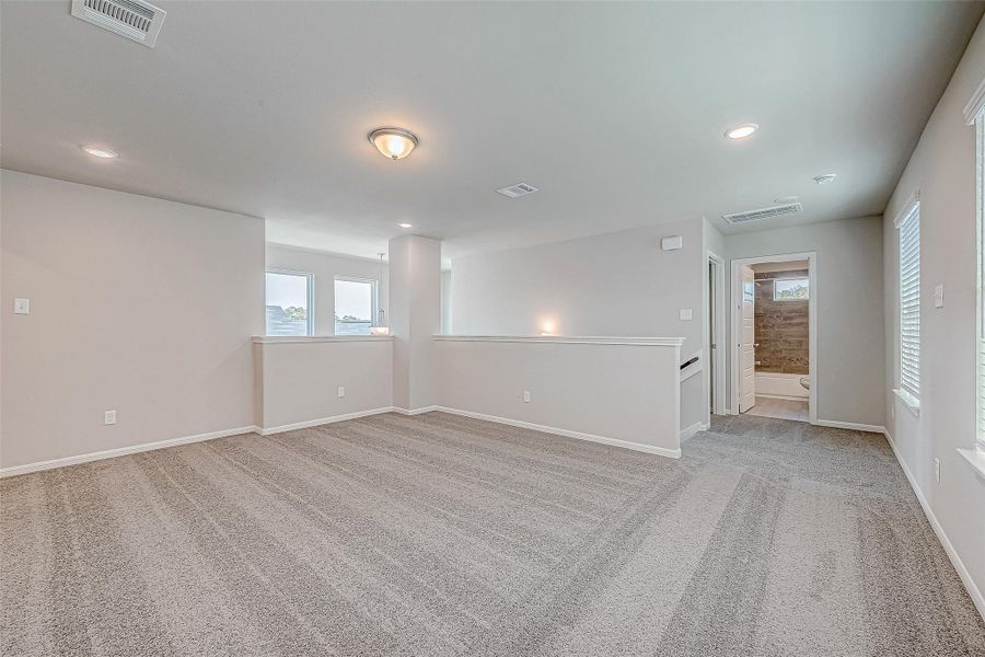 Spacious, unfurnished interior of a new home in Woodland Lakes, Houston (Image 30). Spacious, unfurnished interior of a new home in Woodland Lakes, Houston (Image 30).