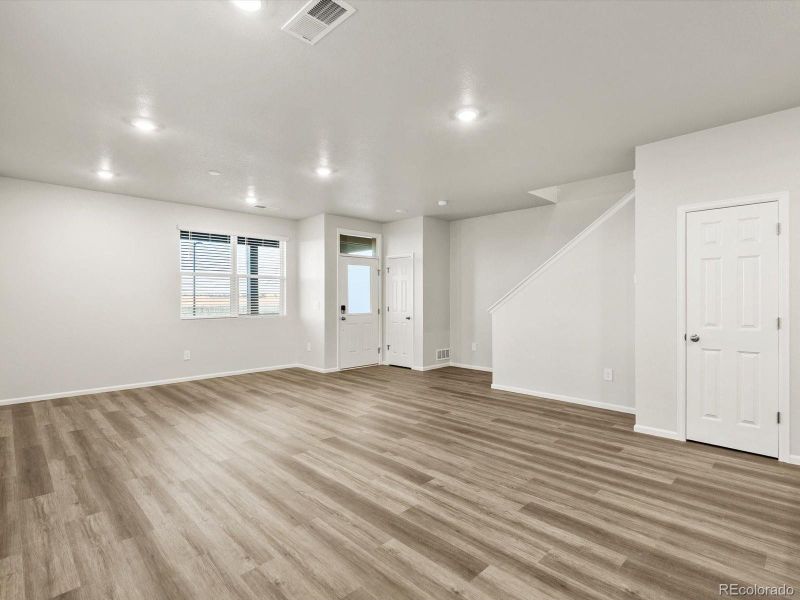 Spacious, unfurnished interior of a new home in , Aurora (Image 17).