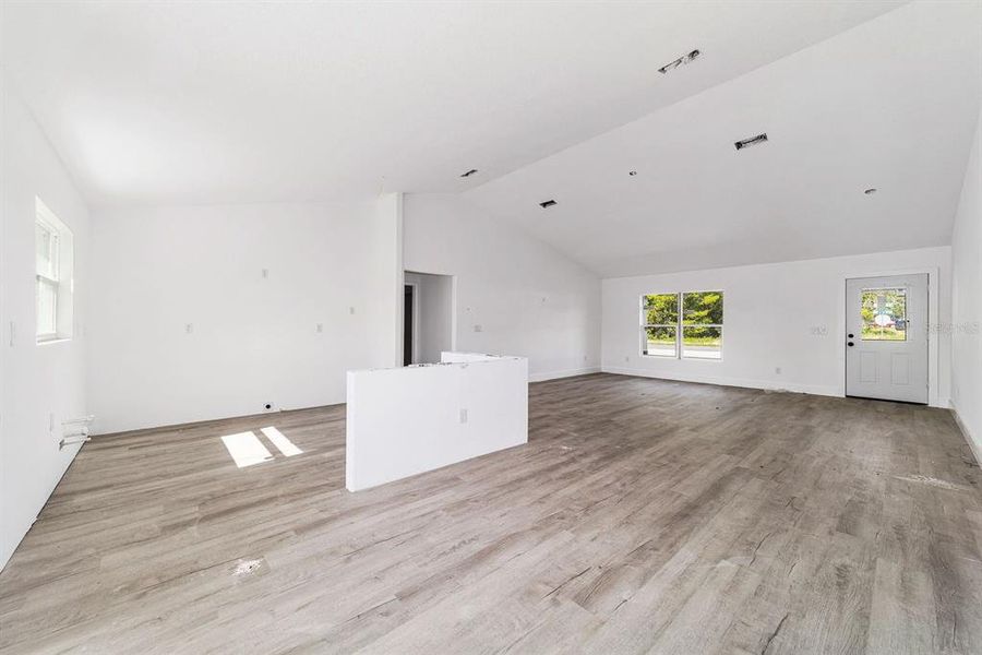 Spacious, unfurnished interior of a new home in , Ocala (Image 13).