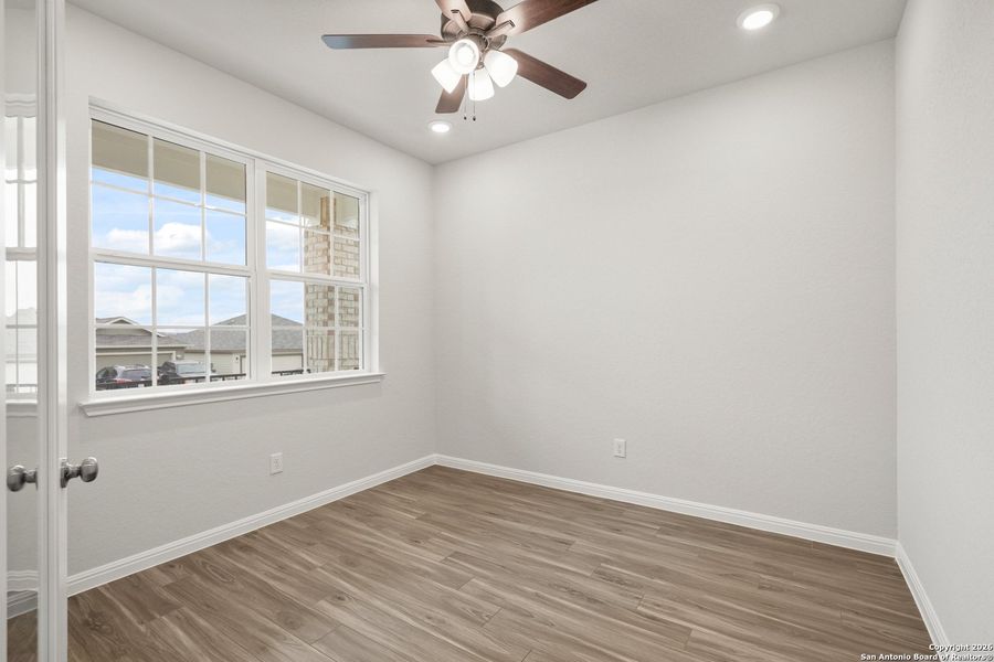 Spacious, unfurnished interior of a new home in Cinco Lakes, San Antonio (Image 19).