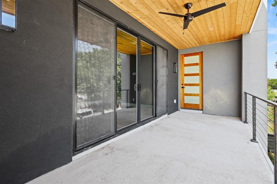 Balcony with ceiling fan