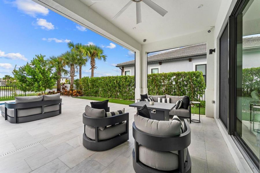 12490 Solana Bay_Outside Lounge