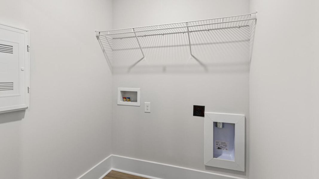 Spacious, unfurnished interior of a new home in Rolling Hills, Bolivia (Image 29).