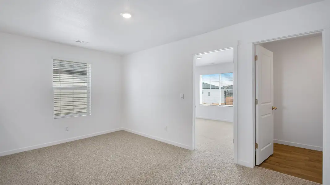 Spacious, unfurnished interior of a new home in Vista Meadows, Fort Lupton (Image 29).