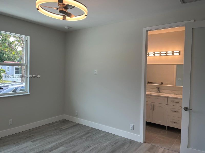 Spacious, unfurnished interior of a new home in , Hollywood (Image 5).