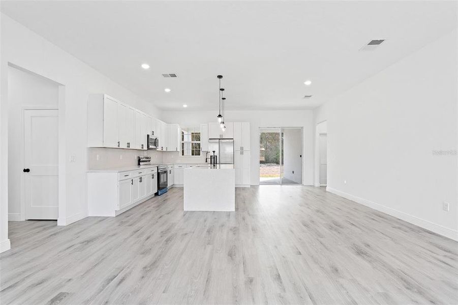 Spacious, unfurnished interior of a new home in , Ocala (Image 26).