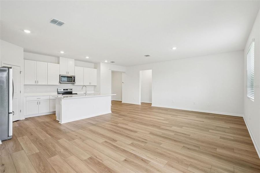 Spacious, unfurnished interior of a new home in Two Rivers - Classic Series, Zephyrhills (Image 34).