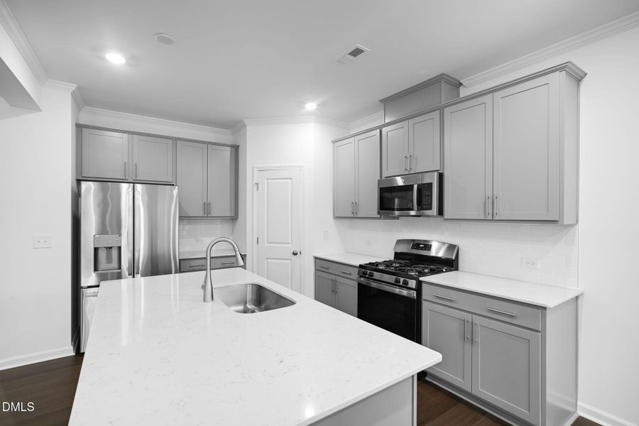 SUN_SherriDowns_Pic_Tessa-19