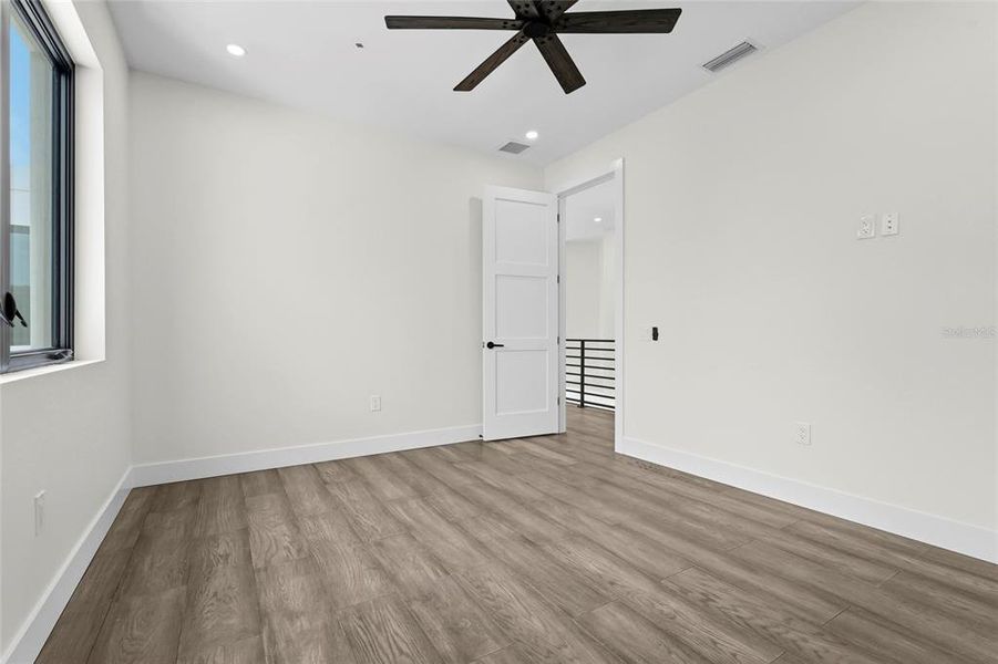 Spacious, unfurnished interior of a new home in , Sarasota (Image 57).