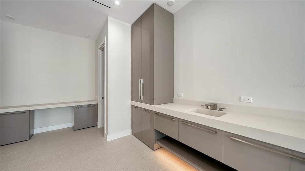 Furnished interior view inside a new home in , Longboat Key (Image 11).