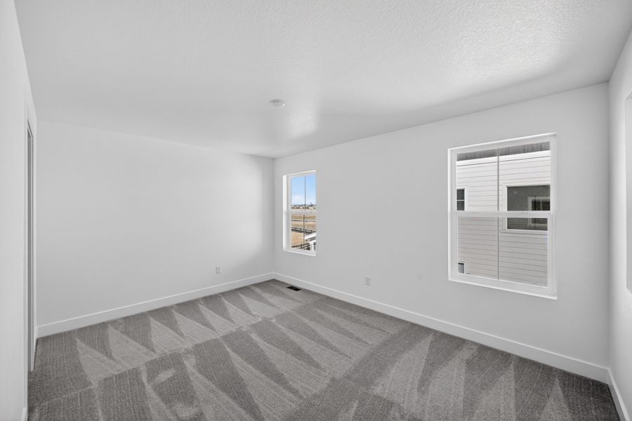 Spacious, unfurnished interior of a new home in Macanta, Castle Rock (Image 17).