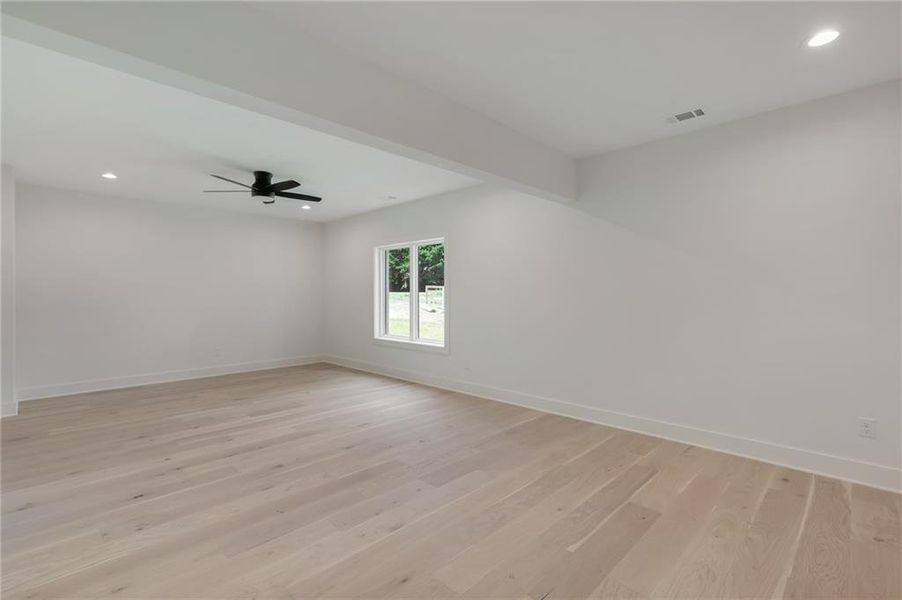 Spacious, unfurnished interior of a new home in , Alpharetta (Image 60).
