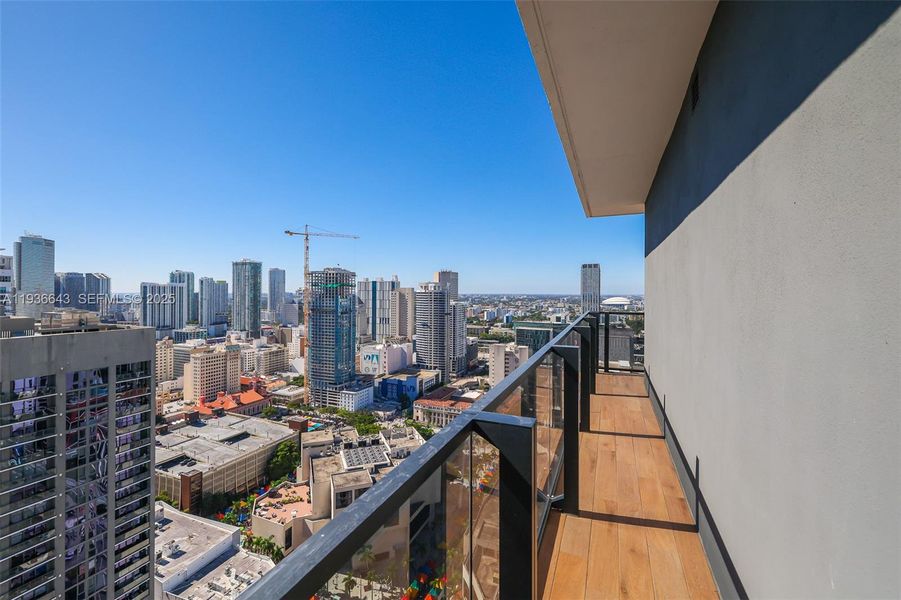 Condo located in Miami, FL showcasing its design and architecture (Image 40).