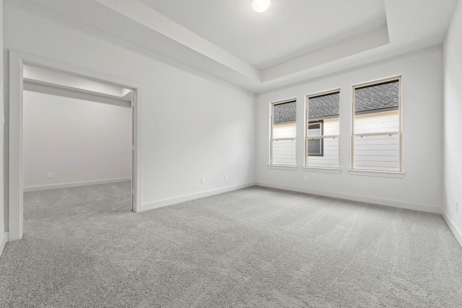 Spacious, unfurnished interior of a new home in Sienna, Missouri City (Image 22).