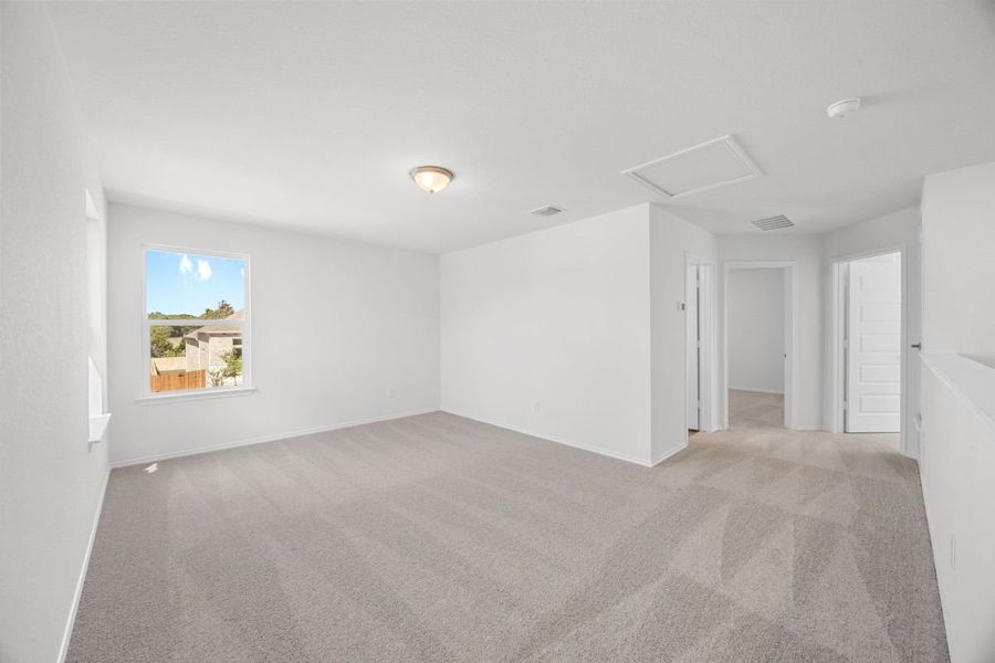 Spacious, unfurnished interior of a new home in Retreat at San Gabriel, Georgetown (Image 7).