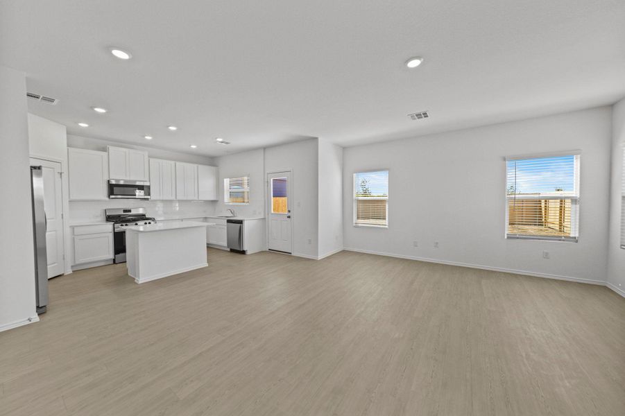 Spacious, unfurnished interior of a new home in Sunset Oaks: Ridgepointe Collection, Maxwell (Image 14). Spacious, unfurnished interior of a new home in Sunset Oaks: Ridgepointe Collection, Maxwell (Image 14).