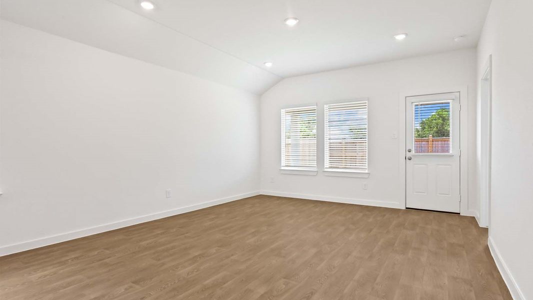 Spacious, unfurnished interior of a new home in Holly Ridge, Rosenberg (Image 16).