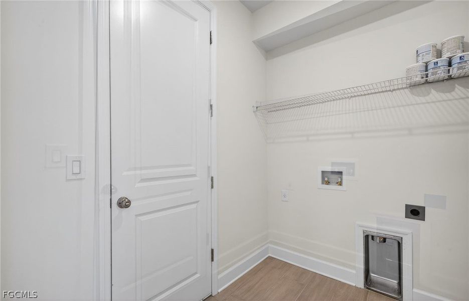 Spacious, unfurnished interior of a new home in Cape Coral, Cape Coral (Image 32).