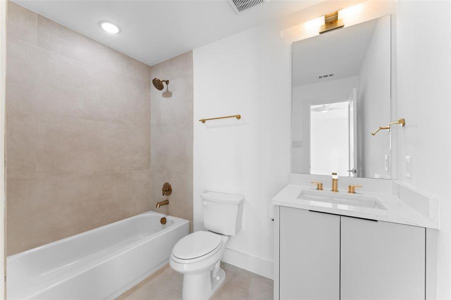 Furnished interior view inside a new home in , Dallas (Image 17).