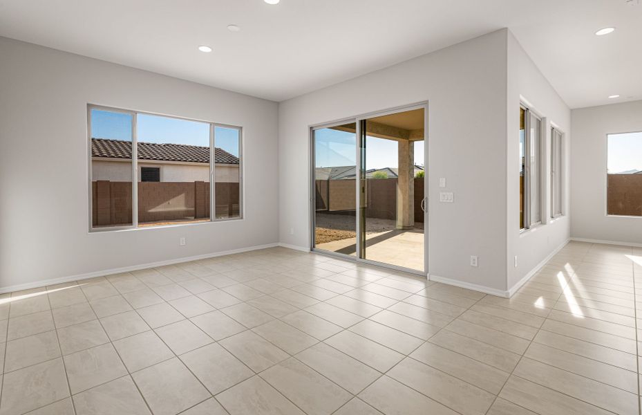 Spacious, unfurnished interior of a new home in Artisan at Asante, Surprise (Image 16).