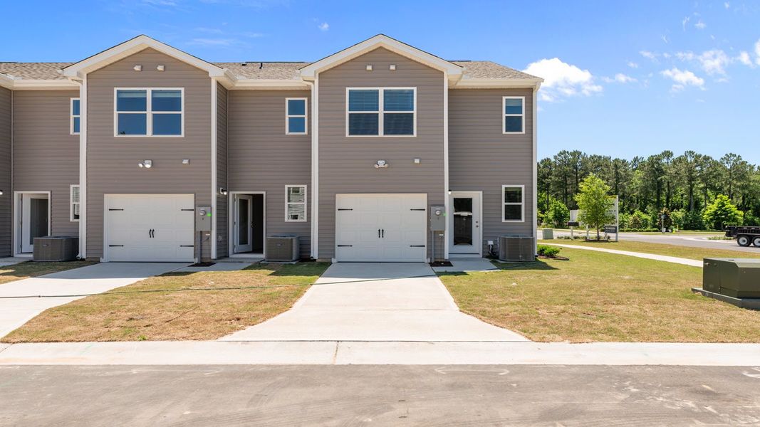 Representative exterior photo of a completed home built from the PEARSON II by D.R. Horton in Clock Road Townhomes, New Bern, NC (Image 20). Representative exterior photo of a completed home built from the PEARSON II by D.R. Horton in Clock Road Townhomes, New Bern, NC (Image 20).