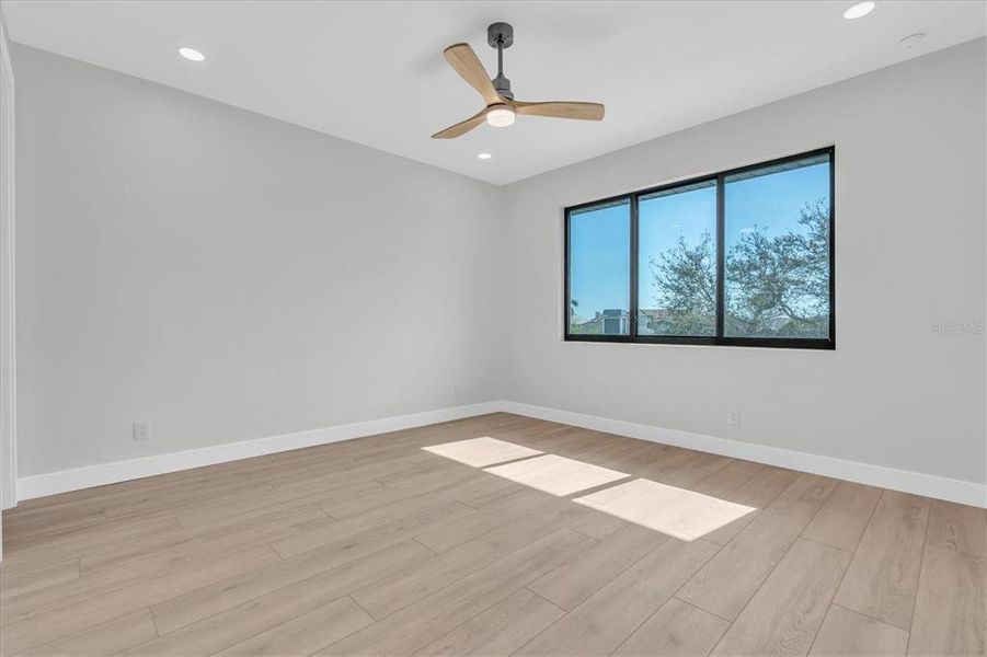 Spacious, unfurnished interior of a new home in , St. Petersburg (Image 45).