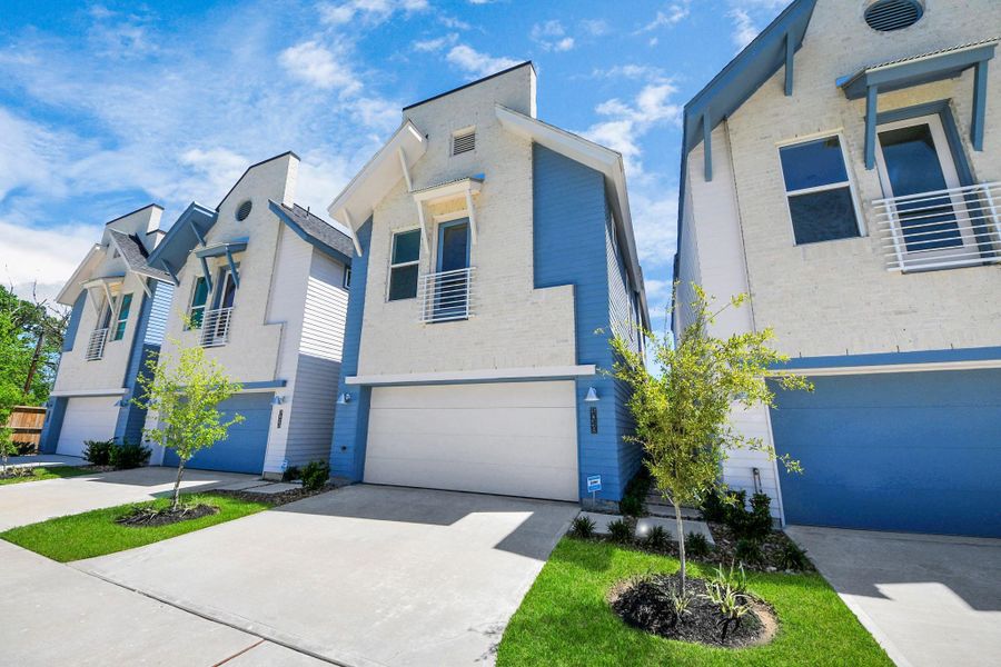Front exterior of a new home in , Houston, TX, highlighting curb appeal (Image 31).