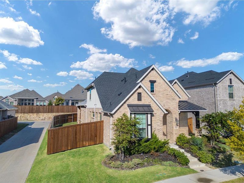 For those who crave extended vacations and hassle-free living, Mustang Lakes is perfect — the HOA takes care of the front yard so you don’t have to worry.