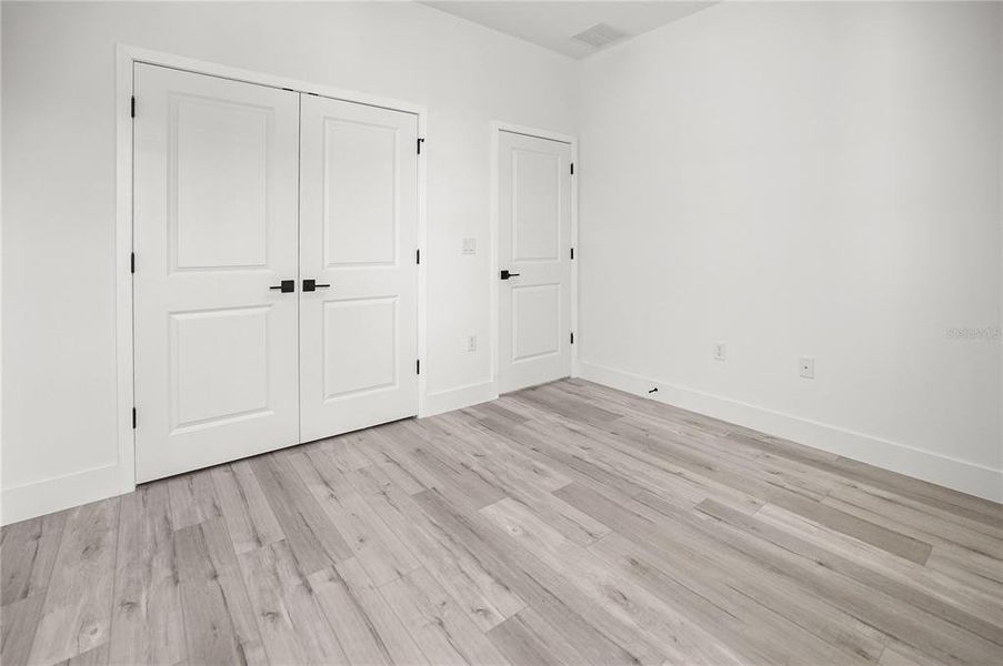 Spacious, unfurnished interior of a new home in , Ocala (Image 19).