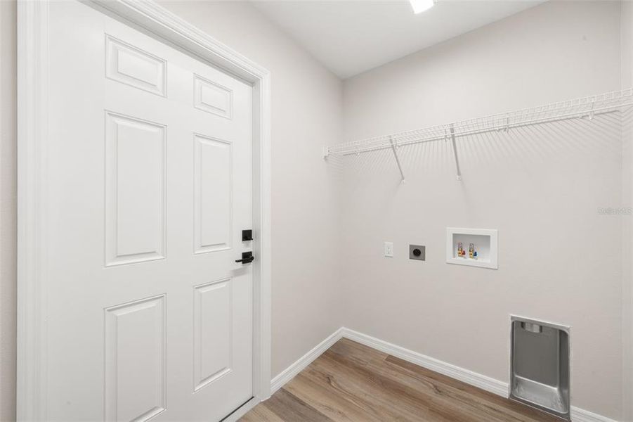 Spacious, unfurnished interior of a new home in , Sebring (Image 14).