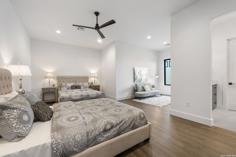 Furnished interior view inside a new home in , Kingsland (Image 15).