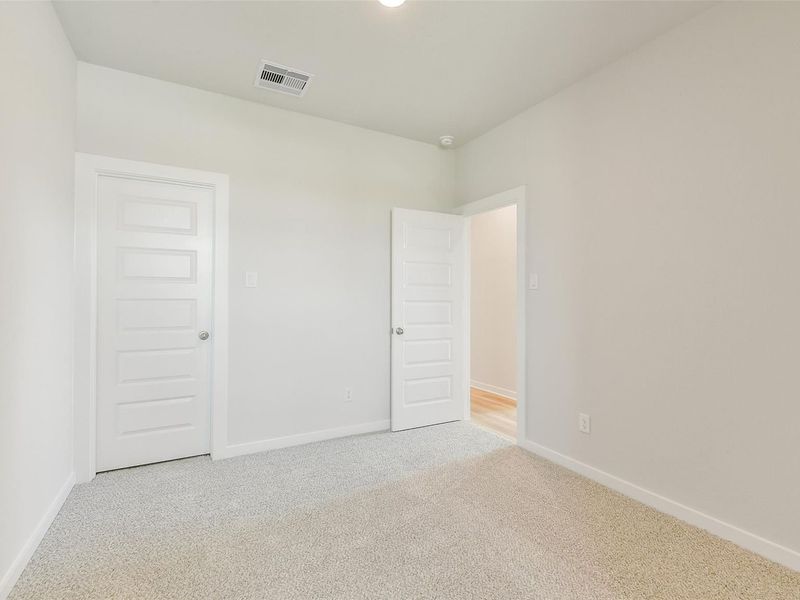 Spacious, unfurnished interior of a new home in Spring Branch Crossing, Conroe (Image 35).