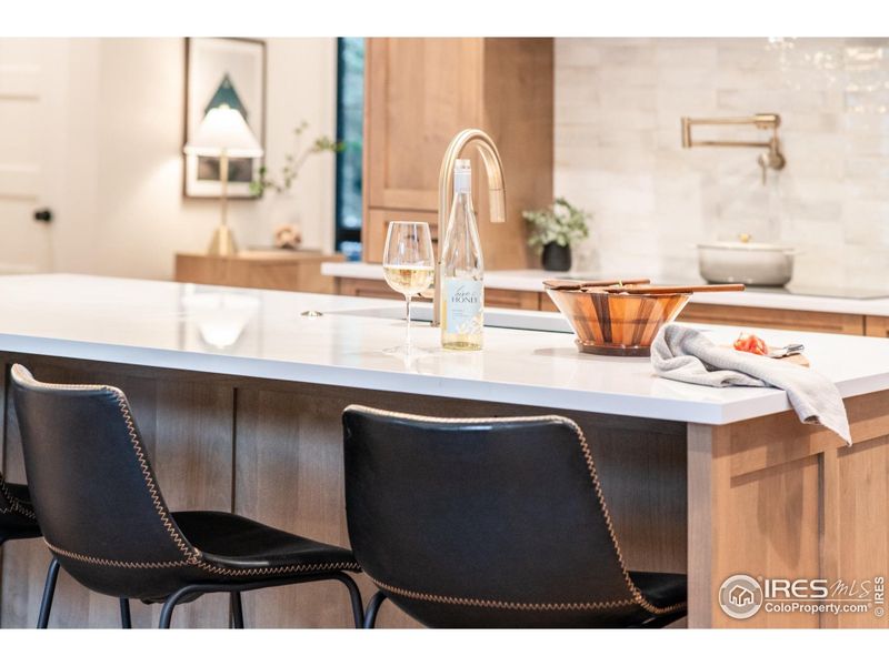 Meal prep and entertaining are delightfully simple with everything at your fingertips