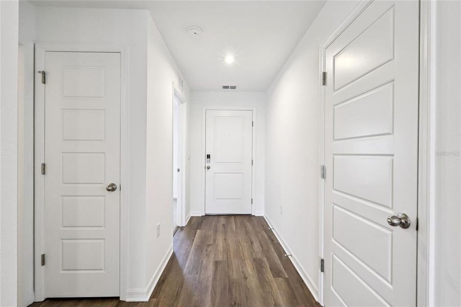 Spacious, unfurnished interior of a new home in Leoma's Landing, Lake Wales (Image 11).