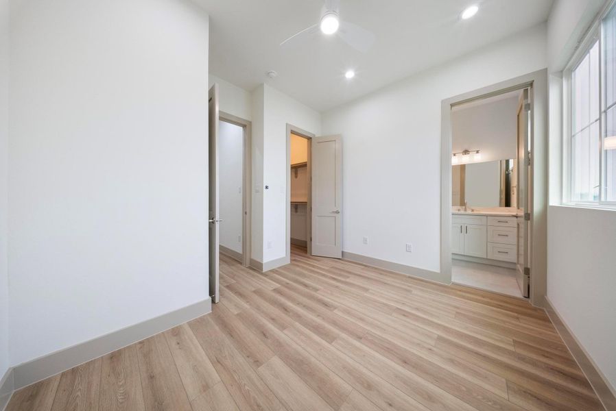 Spacious, unfurnished interior of a new home in , Houston (Image 24).