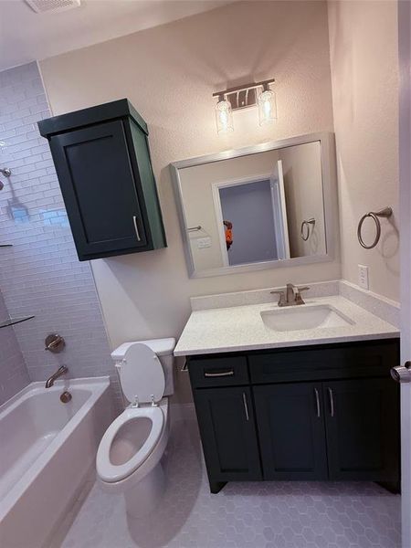 Furnished interior view inside a new home in , Dallas (Image 11).