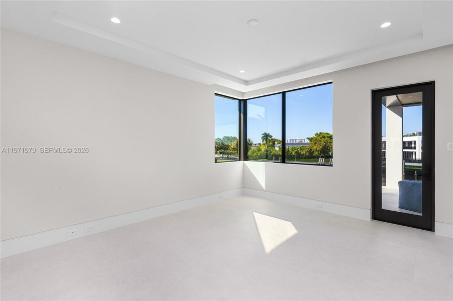Spacious, unfurnished interior of a new home in , Fort Lauderdale (Image 26).