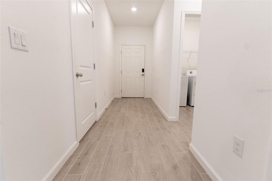 Spacious, unfurnished interior of a new home in , Ocala (Image 17).