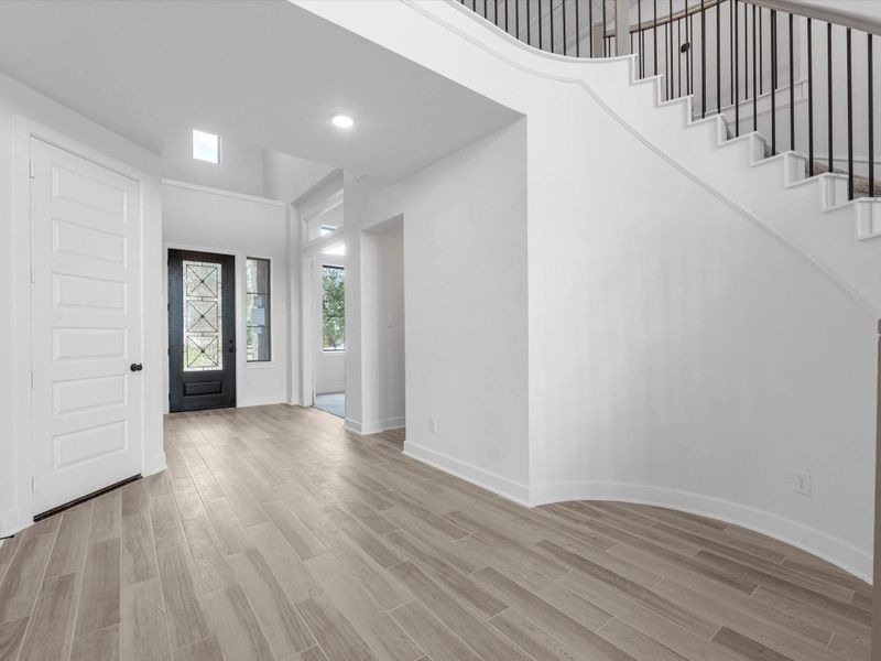 Spacious, unfurnished interior of a new home in Lago Mar - 60', Texas City (Image 16). Spacious, unfurnished interior of a new home in Lago Mar - 60', Texas City (Image 16).